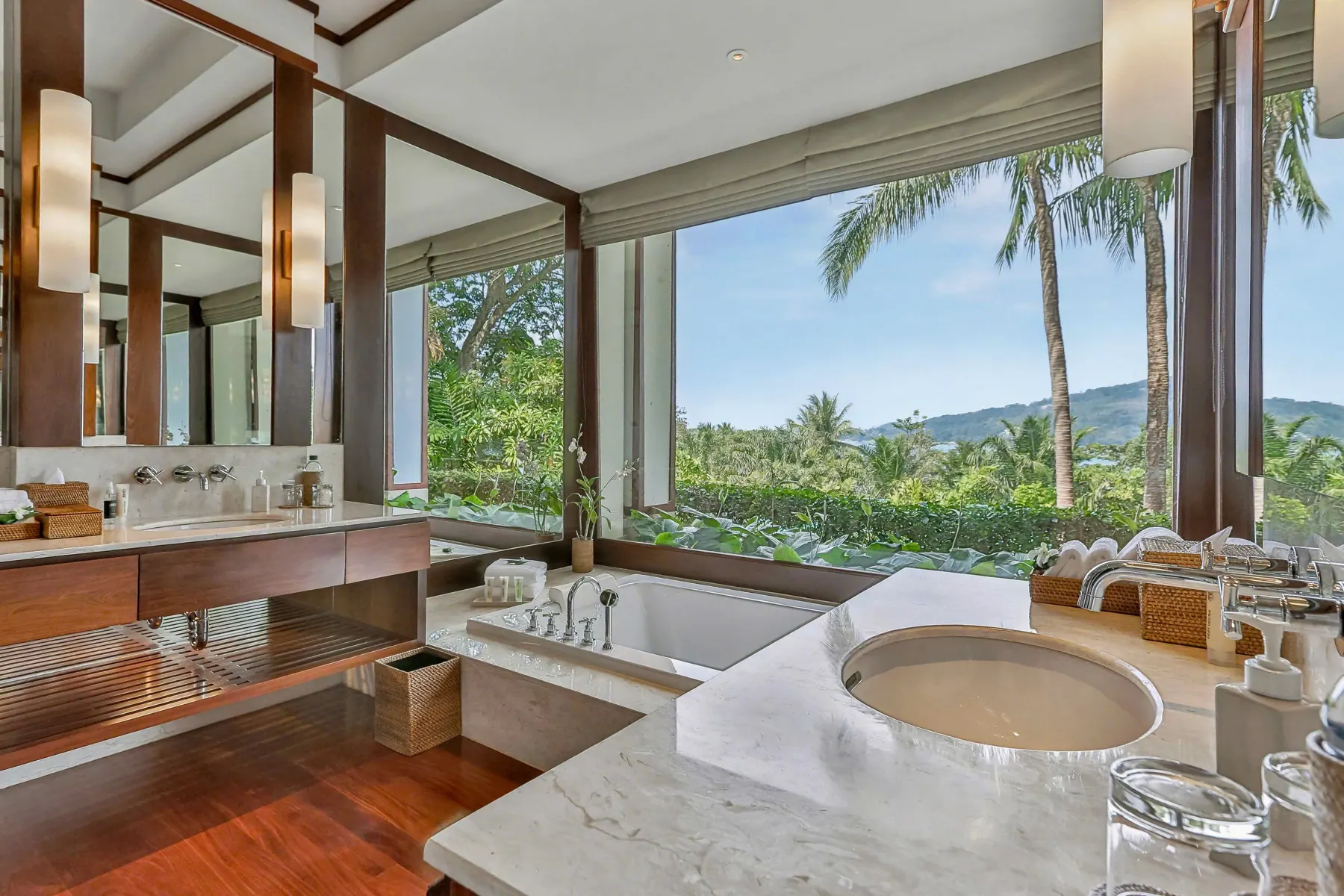 Bedroom 2 ensuite bathroom with view