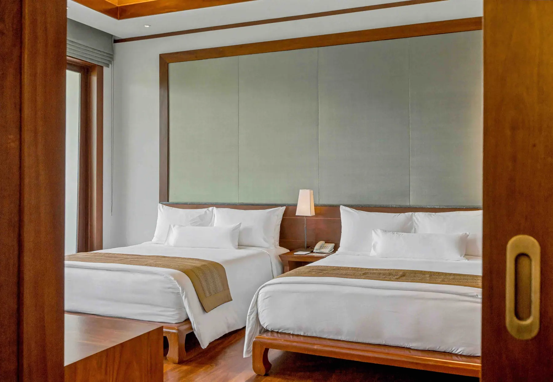 Bedroom 4 queen beds