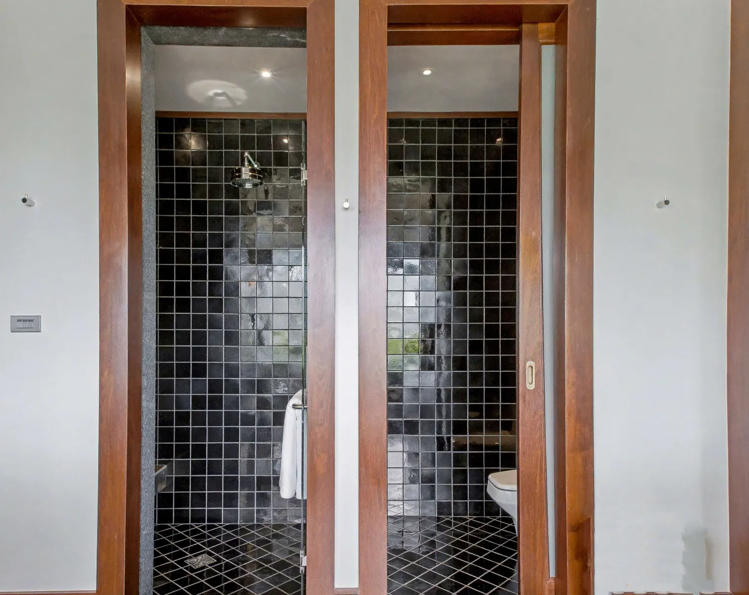 Bedroom 6 ensuite shower