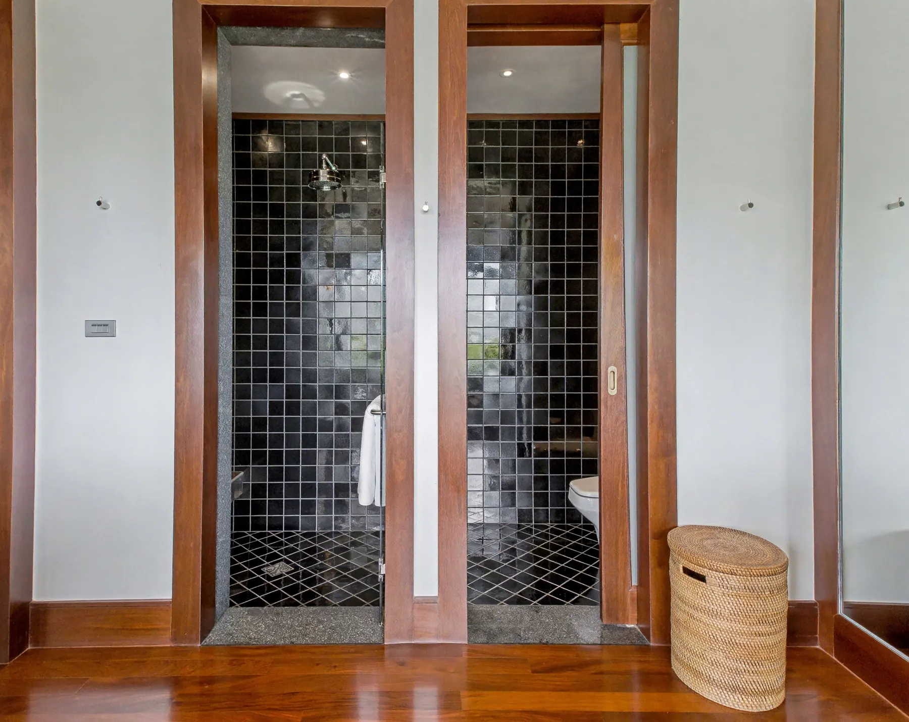 Bedroom 6 ensuite bathroom