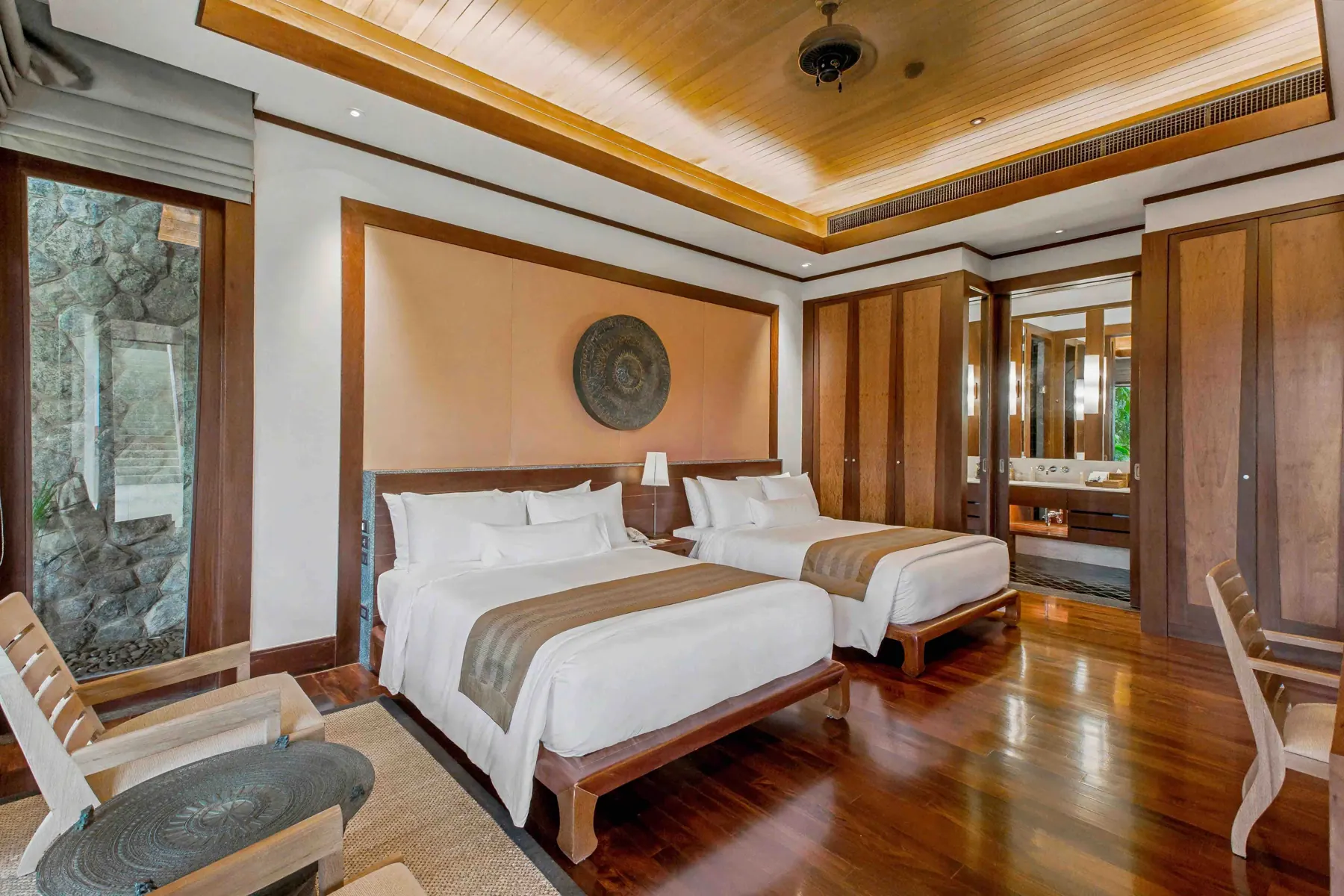 Bedroom 6 with 2 queen beds