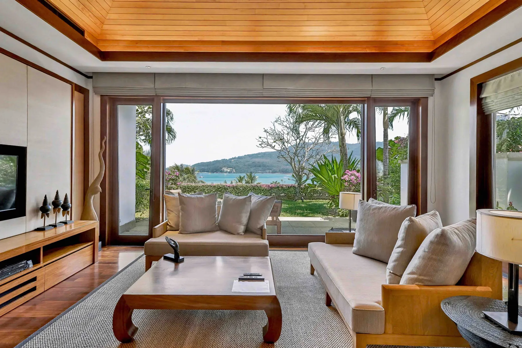 Master suite sitting room with sea view